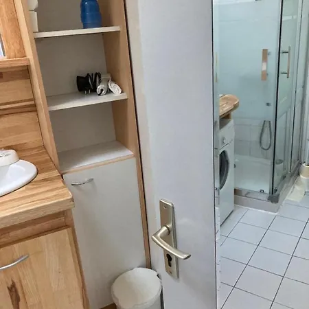 Petite Maison Dans Le Jardin *