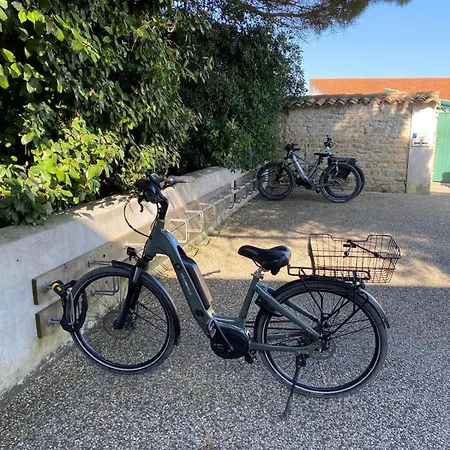 Petite Maison Dans Le Jardin בית נופש ארס-אן-רה